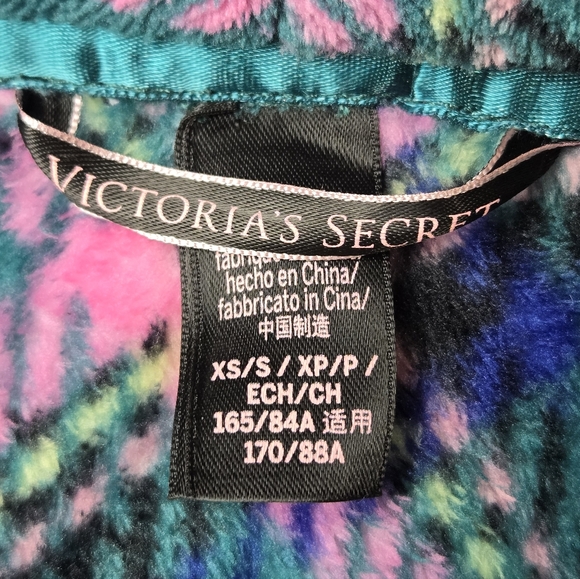Victoria Secrets Robe. Size  xs/xp/xp/p.  Good condition. Green and pink plaid. - Picture 5 of 8